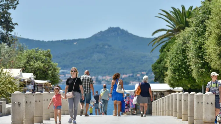 Zadarska županija: Zaražene tri osobe, u samoizolaciji ih 523 i nitko od njih nije kr&scaron;io mjere