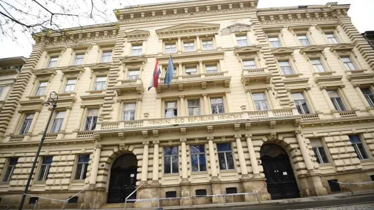 Smanjili joj kaznu: Mužu zabila nož u prsa, a potom ga davila povodcem za pse