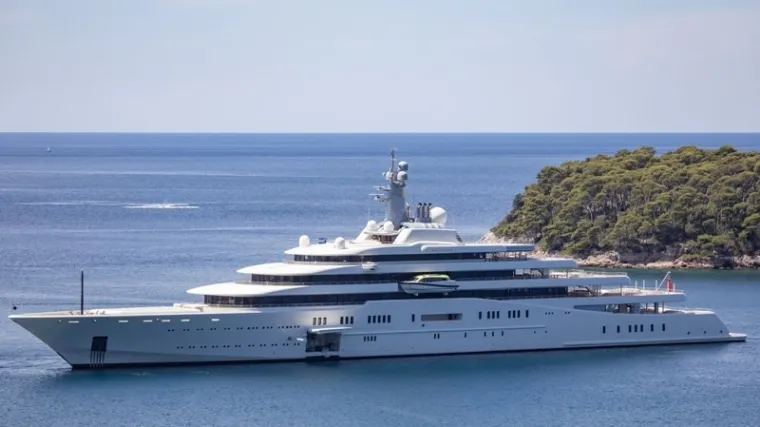 Abramovičeva jahta usidrena kod otočića Daksa