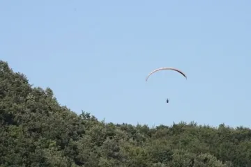 Paraglajder iznad Kalnika