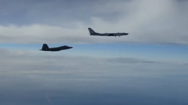 Zbog prijetnje bombom presreli ga lovci britanskih zračnih snaga