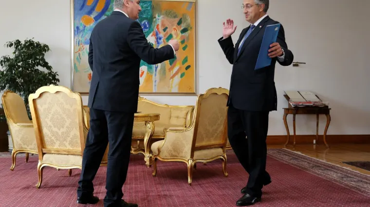 VIDEO/FOTO Plenković umjesto ruke Milanoviću 'pružio lakat'. Evo &scaron;to mu je rekao