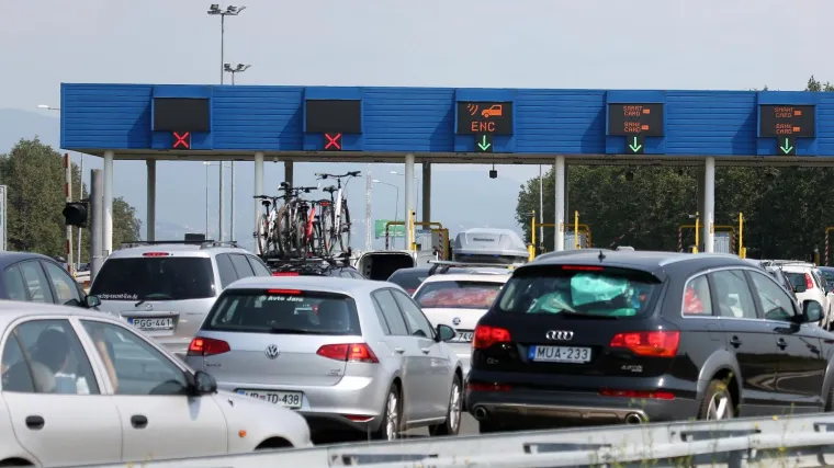Mogući zastoji na cestama zbog gužvi; Jadrolinija zbog epidemije odgodila početak plovidbe nekih linija