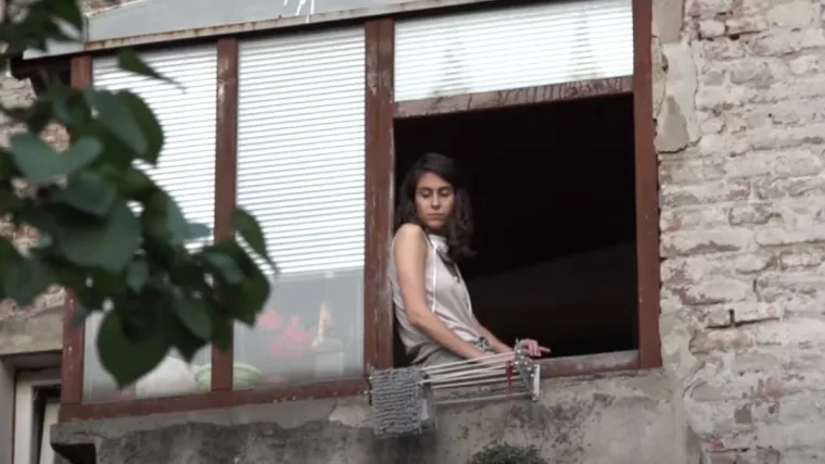 U Srbiji sve vi&scaron;e mladih te&scaron;ko obolijeva od Covida-19; 'Najvi&scaron;e sam se upla&scaron;ila kada sam oti&scaron;la u polikliniku'