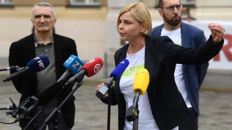 Predali mu potpise peticije za obnovu Zagreba