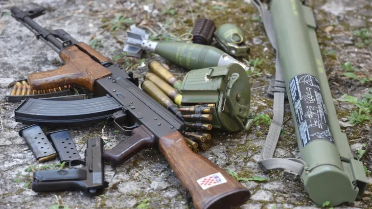 61-godi&scaron;njak imao pu&scaron;ke, pi&scaron;tolje, raketni bacač, bombe...