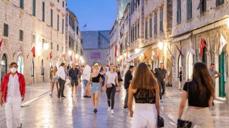 Fotke iz Dubrovnika za pamćenje: Sredina je srpnja, a Stradun nikad 'čudniji'