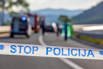 23-godišnji motociklist bez položenog ispita zbog brzine sletio u jarak u Đurđevcu i udario u betonski most