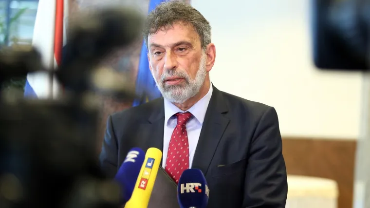 Potvrdio po izlasku iz Banskih dvora: Radovan Fuchs vraća se na mjesto ministra znanosti i obrazovanja