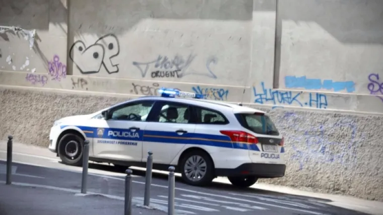 Mladić (26) godinama zlostavljao majku, prijetio joj smrću, vrijeđao je i tukao