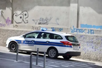 Mladić (26) godinama zlostavljao majku, prijetio joj smrću, vrijeđao je i tukao