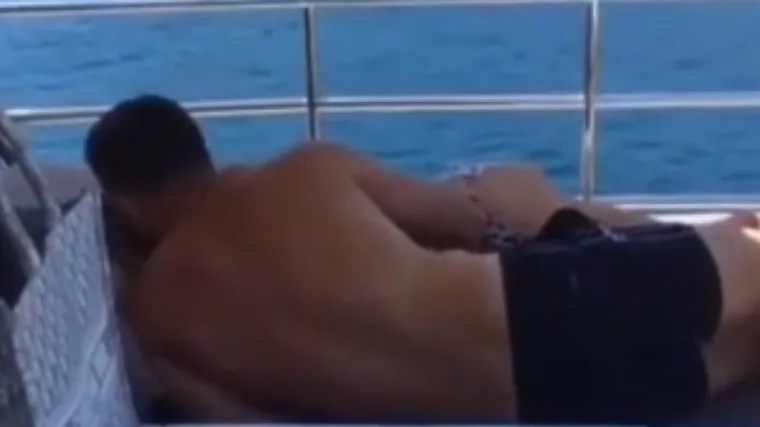 Ljubavni klinč nogometa&scaron;a i poznate manekenke upravo se dijeli internetom