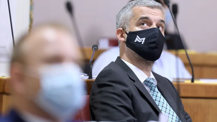 'Ako jedan zastupnik kihne u idućih nekoliko sati, Plenković nema većinu'