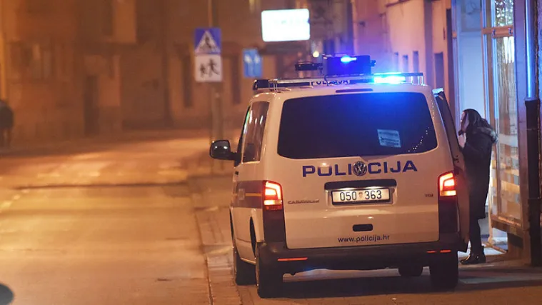 Napali stariju gospođu, a bokserom razbili glavu susjedu koji je zvao policiju; 'Izvukli su palice, sjekiru...'