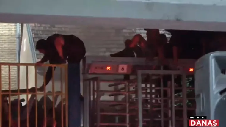 Policija objavila snimku nereda u Osijeku: Huligani bacali cigle, kamenje, boce...