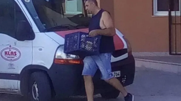 Ikona nosi gajbe kako bi preživjela; 'Održao je lekciju svim političarima'