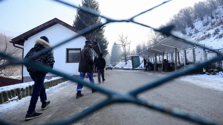 U BiH SE NALAZI OKO 7000 ILEGALNIH MIGRANATA: Njihovo kretanje je pojačano nakon ukidanja zabrana zbog koronavirusa