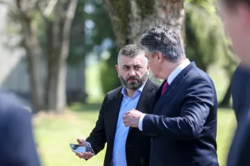 'Neformalni izvor iz Vlade u maniri yutelovske škole vrijeđa predsjednika države'