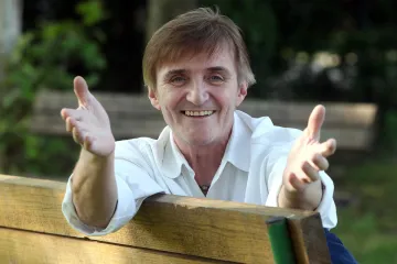 Teško stradao Rajko Dujmić: Automobilom sletio s ceste, ispao iz vozila i zadobio ozljede glave