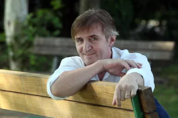 U zavoju je izgubio nadzor nad vozilom, a onda pao u provaliju duboku 11 metara