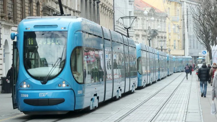 Četiri stupa su se i zapalila