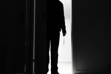 Jezivo! Pratio djevojku, govorio da su u vezi, ulazio u stan i micao namještaj, motrio je dok spava...