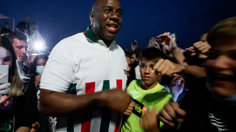 Magic Johnson razveselio obožavatelje u Splitu: Spustio se s jahte i odlučio fotografirati s njima