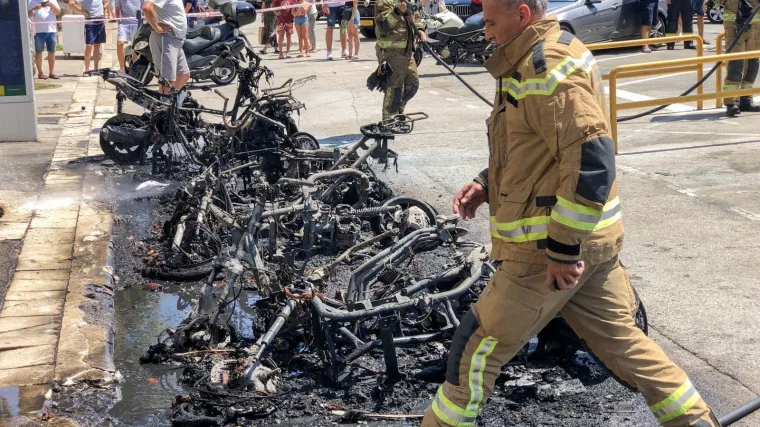 Plamen zahvatio desetak motora