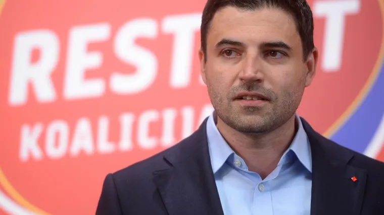 Naime, preduvjet za glasanje je plaćena članarina