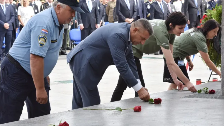 Gotovina komentirao HOS-ovce u Kninu: 'U svemu pa i u slobodi postoji disciplina'