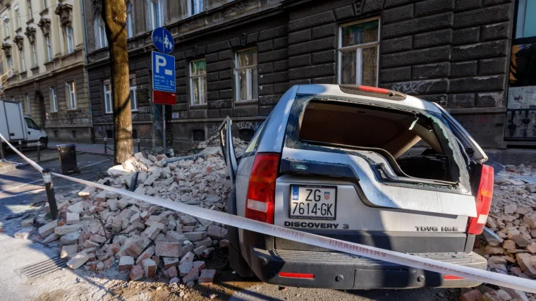 Tuga i jad: Stižu studenti, a više od 300 Zagrepčana u domu 'Cvjetno' nema kamo nakon stradavanja u potresu