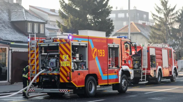 Drama u Pakracu: Pijana žena zapalila kuću djevojci, izgorjela odjeća i dio namještaja