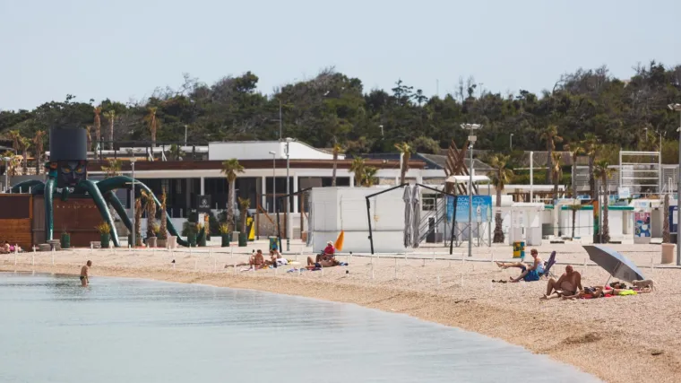 Osim 10 Nijemaca, i dvije maturantice iz Italije vratile se s koronom, svi se zarazili na na&scaron;em otoku?