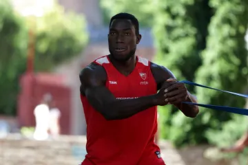 Mladi 27-godi&scaron;nji ko&scaron;arka&scaron; preminuo na treningu