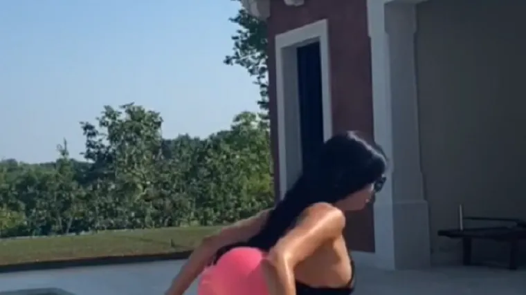 Stražnjica joj je zapela u luftiću: 'Trebalo bi pisati upozorenje...'