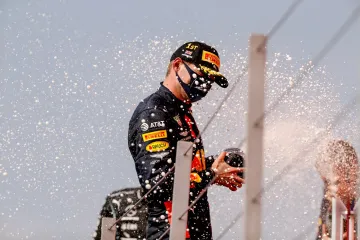 Verstappen u svom, agresivnom, stilu do&scaron;ao do velike pobjede. Presudile su gume