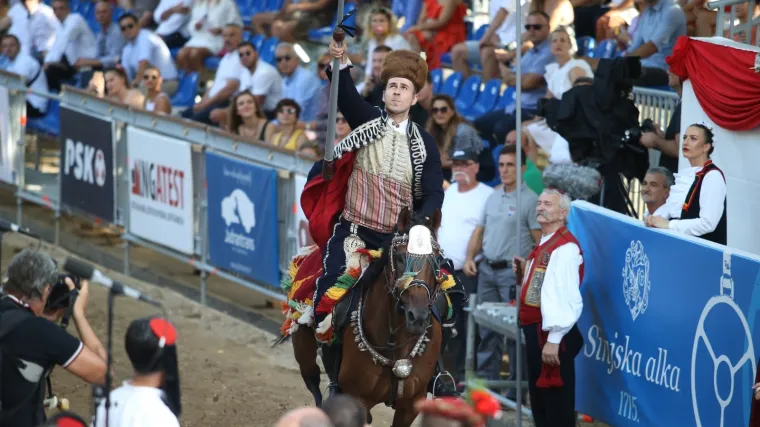 17 alkara bori se za titulu slavodobitnika pred pet puta manje gledatelja no inače