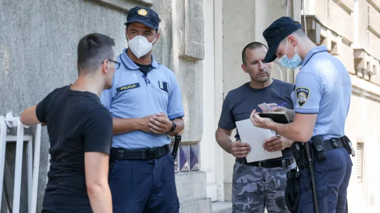 Očevi ne odustaju, nastavljaju kampirati pred bolnicom: 'Osjećam da je ovo fa&scaron;istička metoda'