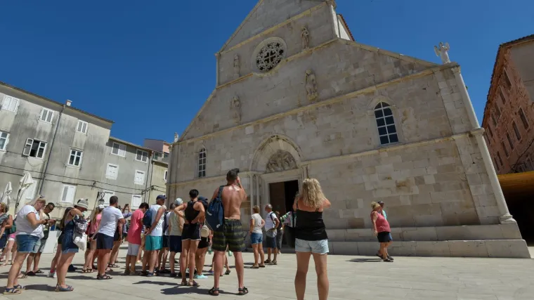 Gradonačelnik Paga ljut zbog partyja i zaraze: 'Kod nas nema partyja! Zovu nas zabrinuti turisti!'