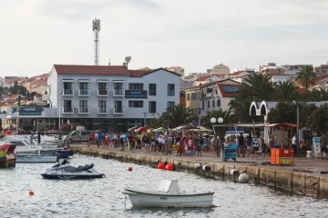 Dva nova slučaja zaraze, nitko sa Zrća: 'Mladi partijaju, ne paze, a onda s naknadnom pameću stigmatiziraju Zrće'