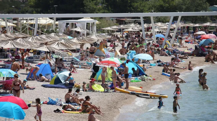 Zagreb ima 17 novih slučajeva, većina se zarazila u noćnim klubovima na moru: 'Lokalni stožeri trebaju donijeti mjere'