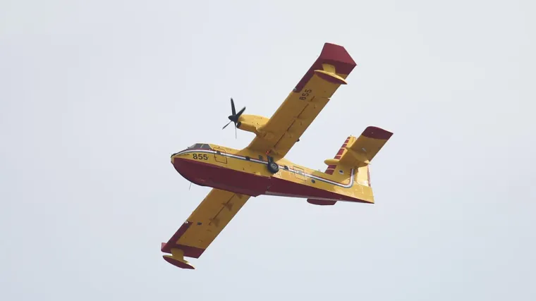 Airtractor gasi požar na Kozjaku: Do danas protupožarne snage ostvarile su već 170 sati naleta