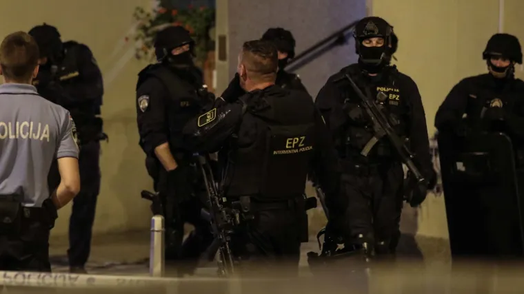 'Policija je obukla pancirke. Traže počinitelja i pištolj'