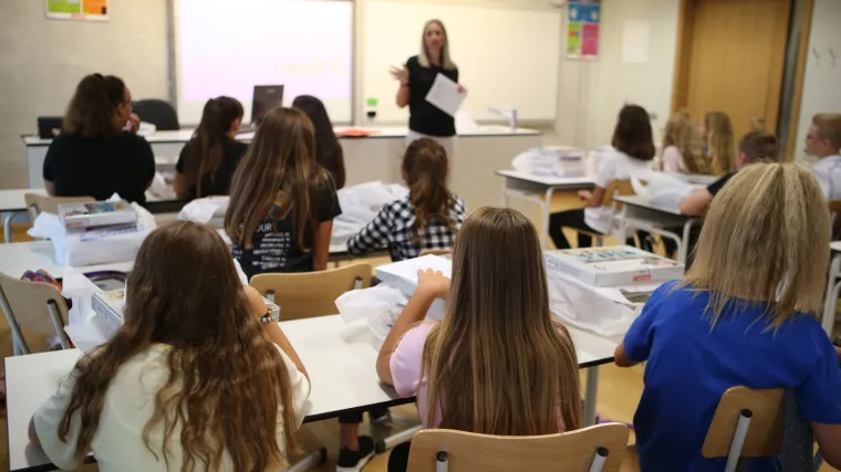 Ministar Fuchs imenovao skupinu koja će odlučiti pod kojim mjerama i hoće li djeca u rujnu u &scaron;kolu