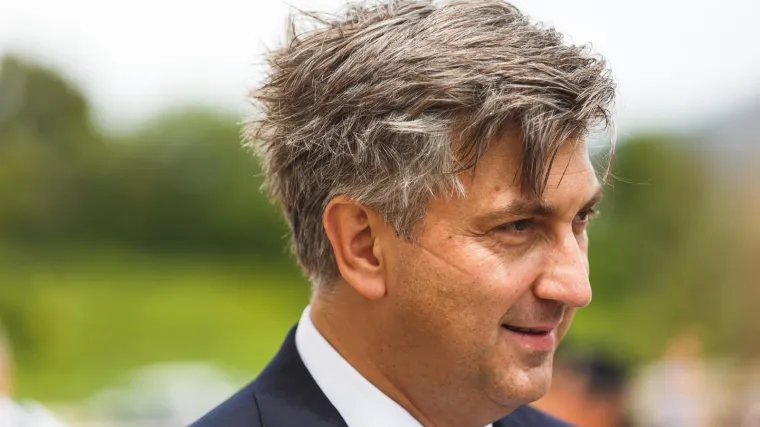 Plenković otkrio kako provodi godi&scaron;nji: 'Pomažem supruzi u kuhinji, no moram paziti na liniju'