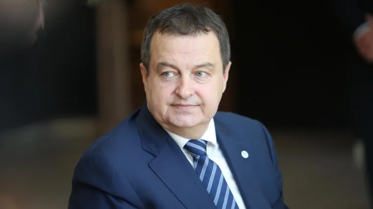 Dačić najavio: Srbija bi mogla uvesti obvezno testiranje i dvotjednu karantenu za strance