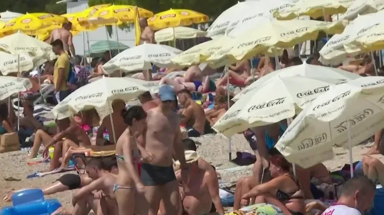 Hoće li plaže opustjeti? Nakon talijanskih mjera i Austrija poziva građane da napuste Hrvatsku