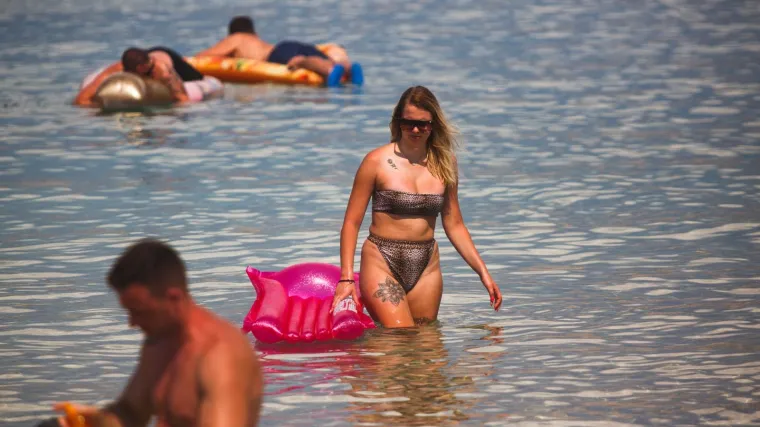 Hoće li rekordne brojke zaraženih ugroziti turističku sezonu: 'Samo tri županije su u crvenoj zoni'
