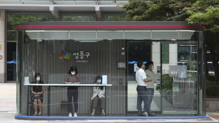 Južna Koreja izumila 'pametne' autobusne stanice: &Scaron;tite od ki&scaron;e, ali i od koronavirusa!