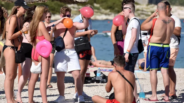 Slovenci planiraju uvesti karantenu samo za mlade koji se vraćaju iz Hrvatske, otkriveni detalji razgovora s Capakom